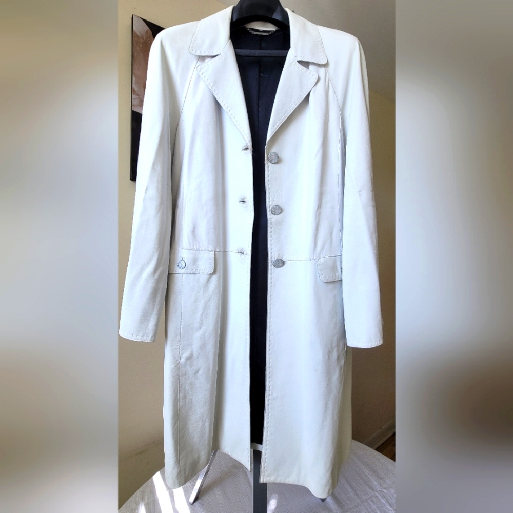 ELIE TAHARI WHITE LEATHER COAT